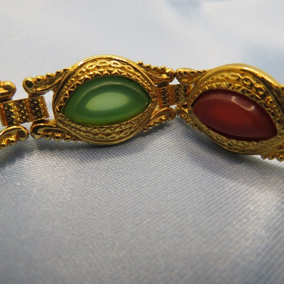 18k Gold Jade Coral Bracelet - Picture 3 of 4